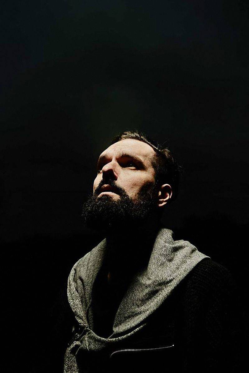 Boris Carloff na novém albu The Solipsist pracuje s hlasem jako s nástrojem, odkazuje i k anglické poezii