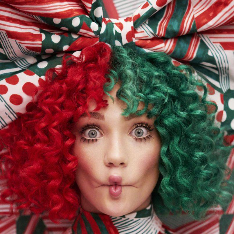 Nové desky: Sia už má Vánoce, Jelen vzpomíná na Lucernu a Lake Malawi konečně debutují