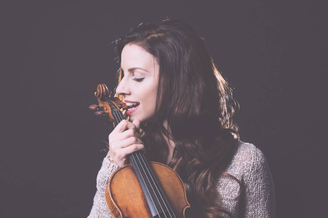 Hurts vystoupí v Bratislavě, publikum rozehřeje houslistka Daniela Lovlin