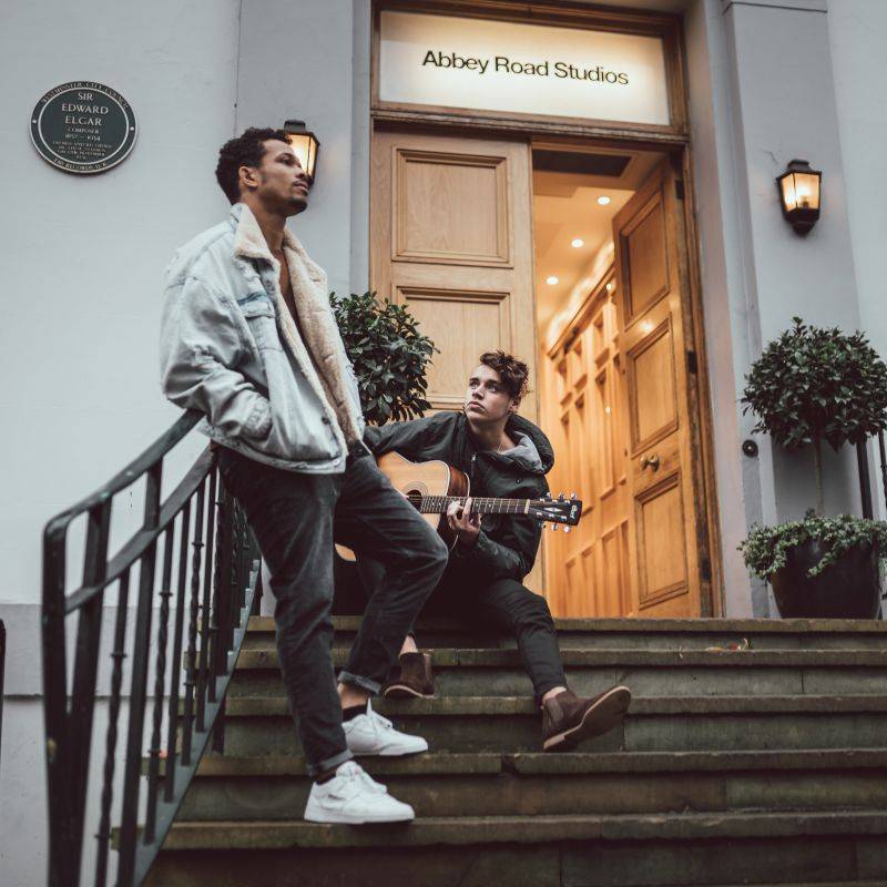 Ben Cristovao nahrává v legendárních Abbey Road Studios spolu s šestnáctiletým talentem