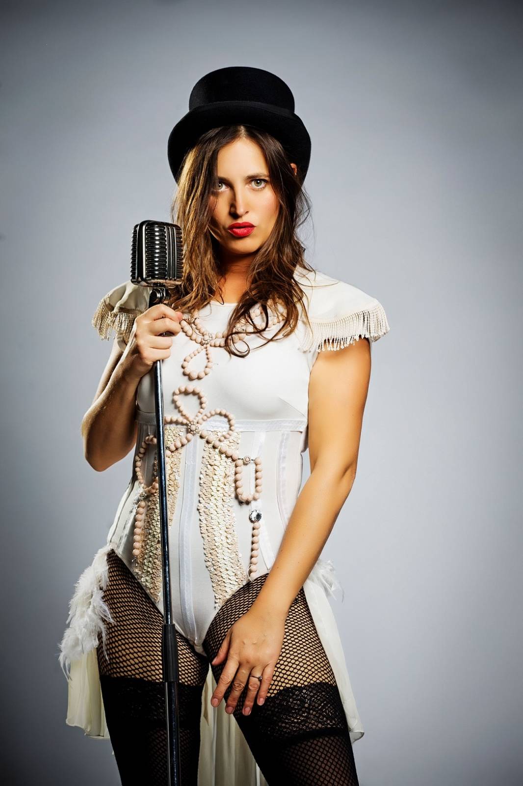 Caro Emerald míří do Prahy, hostovat jí bude česká Diva Baara 