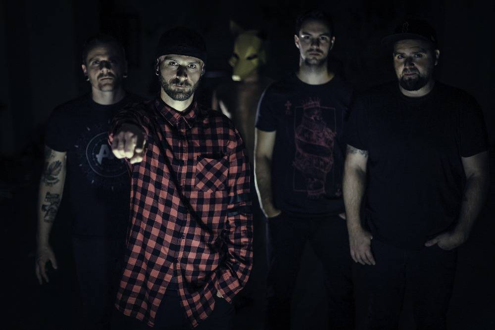 Bikkinyshop pokřtí desku Posh. Upozorňují na faleš a navoněnou bídu