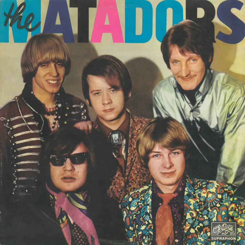 Nové desky: Mandrage žijí Po půlnoci, Fall Out Boy jsou zpět v plném nasazení 