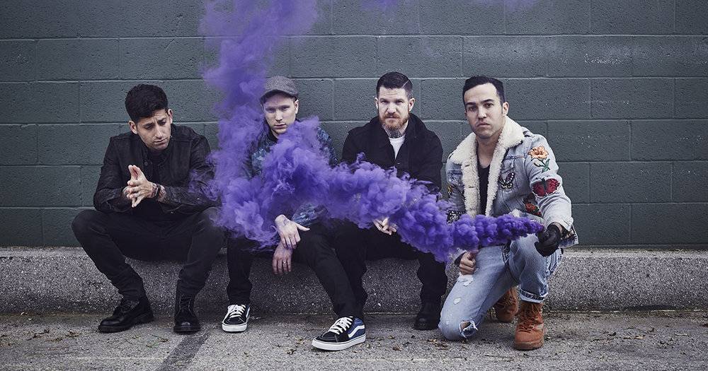 Nové desky: Mandrage žijí Po půlnoci, Fall Out Boy jsou zpět v plném nasazení 