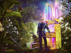 Elton John chystá své poslední turné, zamíří i do České republiky