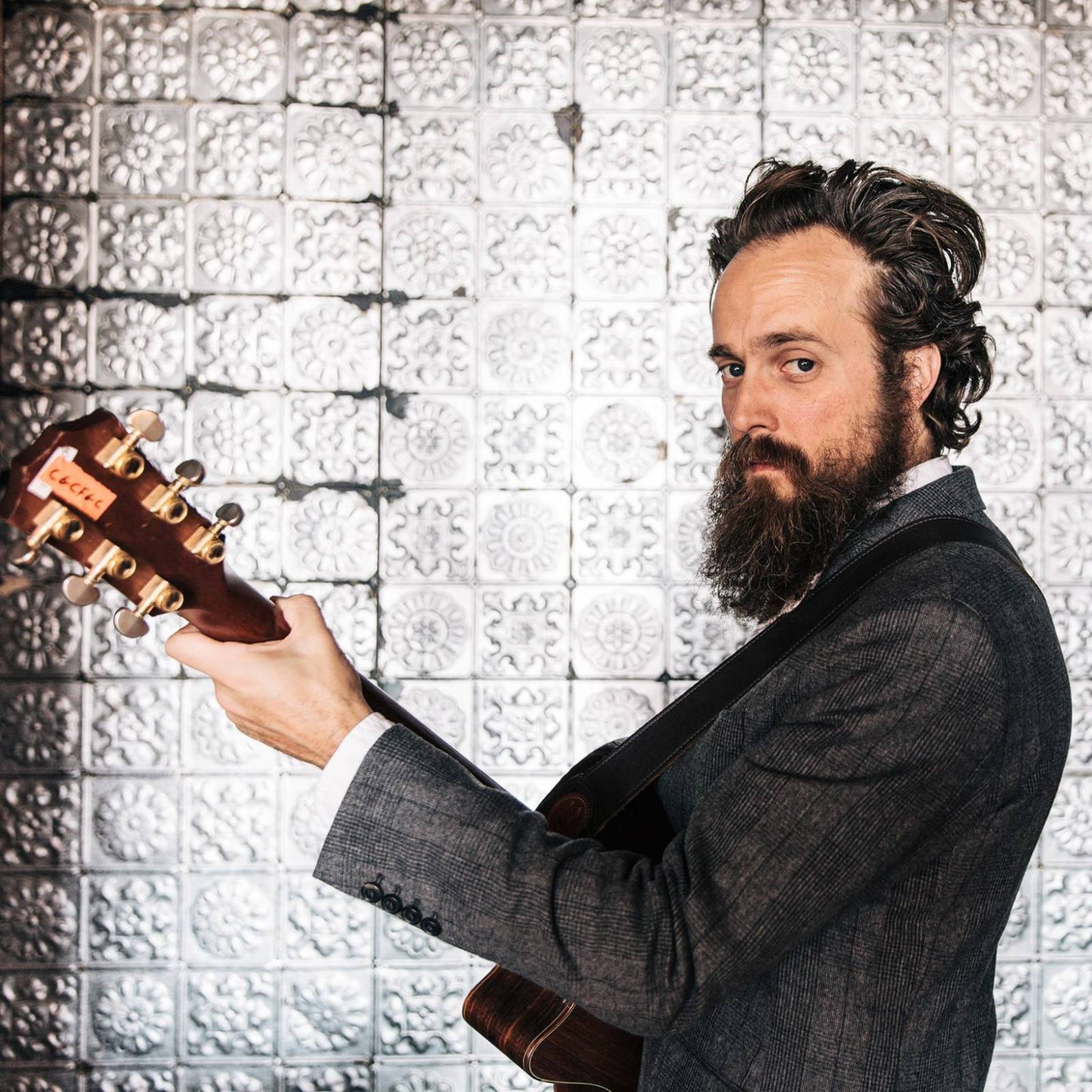 Na prknech divadla Hybernia zahraje Iron & Wine se svou kapelou 