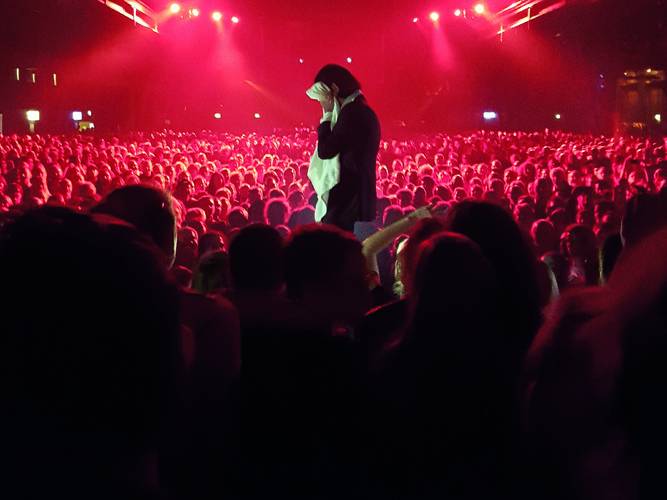 Nick Cave a The Bad Seeds přenesou intimní atmosféru svého turné na plátna kin