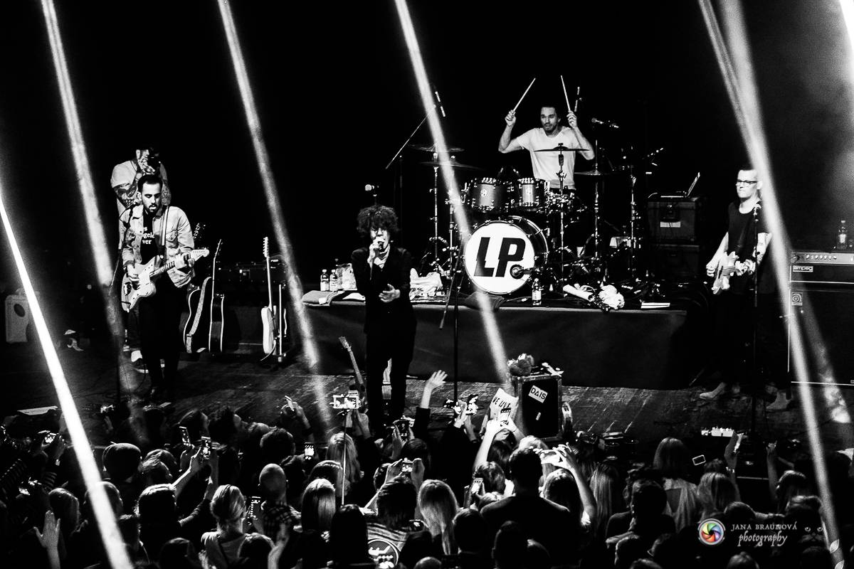 Miláček českého publika LP se v červenci vrátí do Prahy. Zazpívá ve Foru Karlín