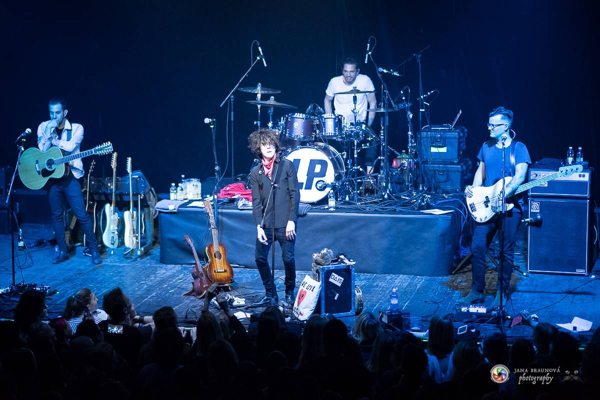 Miláček českého publika LP se v červenci vrátí do Prahy. Zazpívá ve Foru Karlín