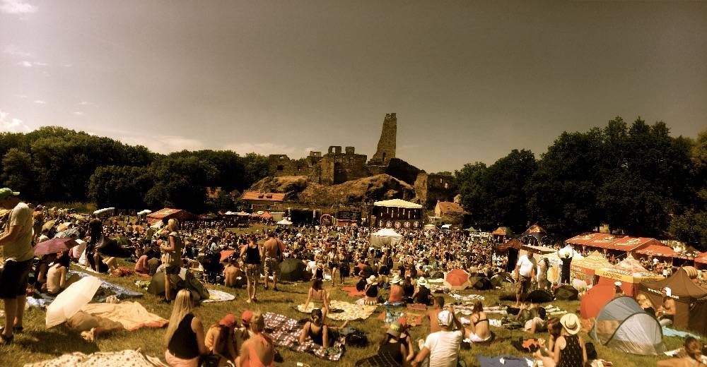 Okoř se šťávou čekají oslavy dvaceti let, vystoupí Hana Zagorová, Jelen, Mirai nebo Rybičky 48