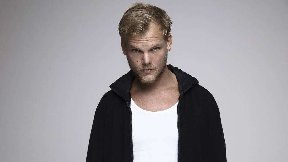 Proč zemřel Avicii? Prohlášení jeho rodiny naznačuje, že spáchal sebevraždu