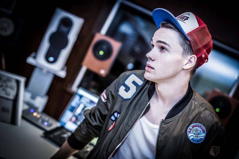 Mikolas Josef navzdory zranění postoupil do finále Eurovize. Česká republika uspěla teprve podruhé v historii