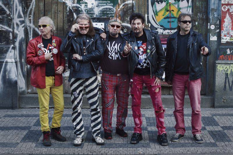 Punk fest v Plasích láká na Visací zámek, vystoupí i Znouzectnost nebo SPS