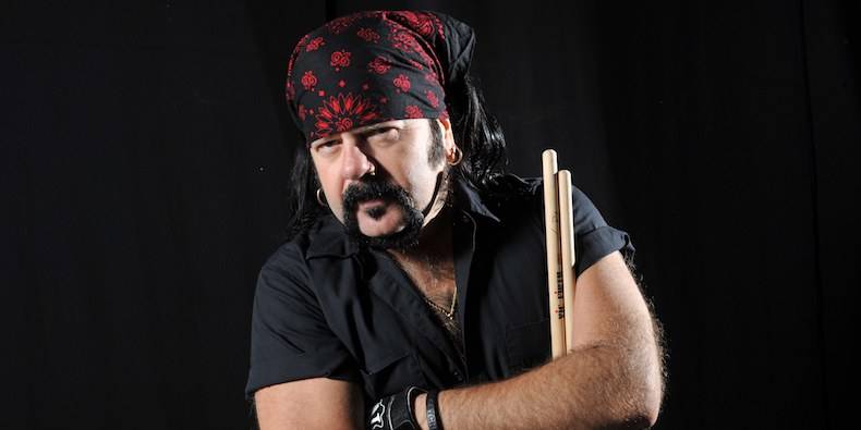 Zemřel Vinnie Paul, bubeník Pantery a bratr zastřeleného Dimebaga Darrella