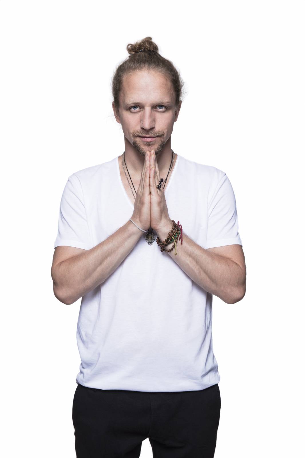 Tomáš Klus věnuje nové album SpOlu lásce ve všech podobách. Zpívá rock, folk i hospodskou odrhovačku