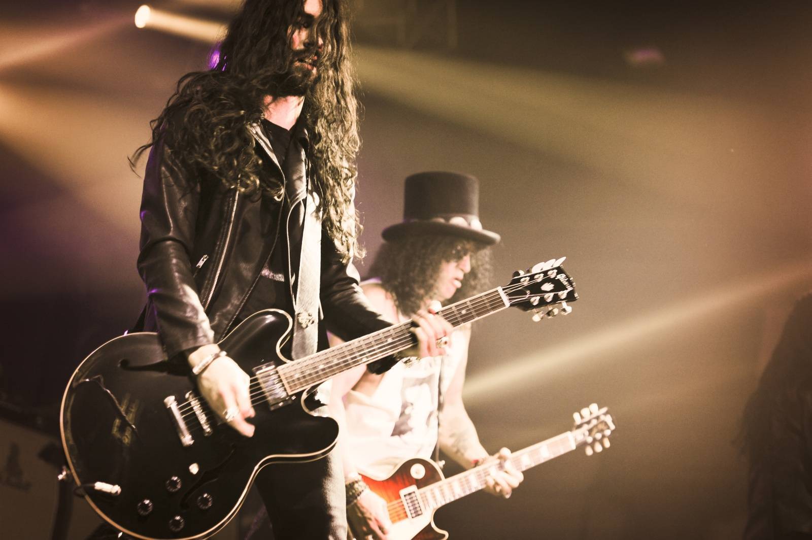 Slash a Myles Kennedy míří do Prahy
