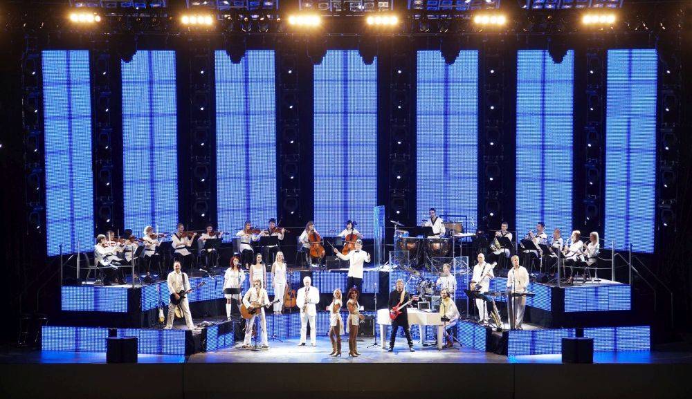 Hity skupiny ABBA rozezní pražskou Tipsport arénu. The Show je prý nejlepší revival švédské legendy