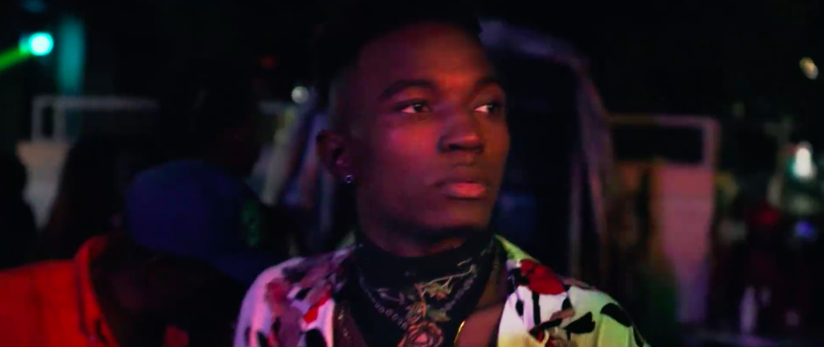 TOP 7 videoklipů týdne: Posmrtně se ozývá Prince, Xindl X je prý Dřevo