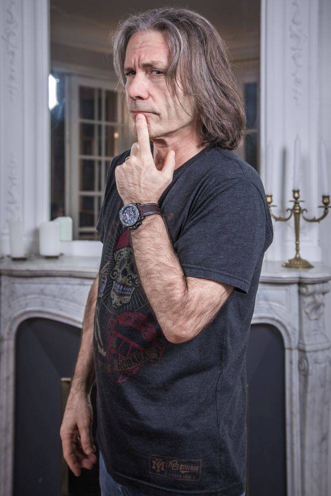 Zpěvák Iron Maiden Bruce Dickinson bude mít v Praze dost netradiční vystoupení. Večer mluveného slova