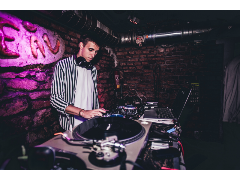 Program Chapeau Rouge bude v létě k vidění i na festivalech, šanci dostanou talentovaní DJové 