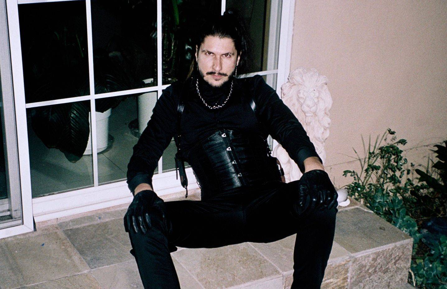 Chapeau Rouge roztančí Johnny Love se svou divokou techno party