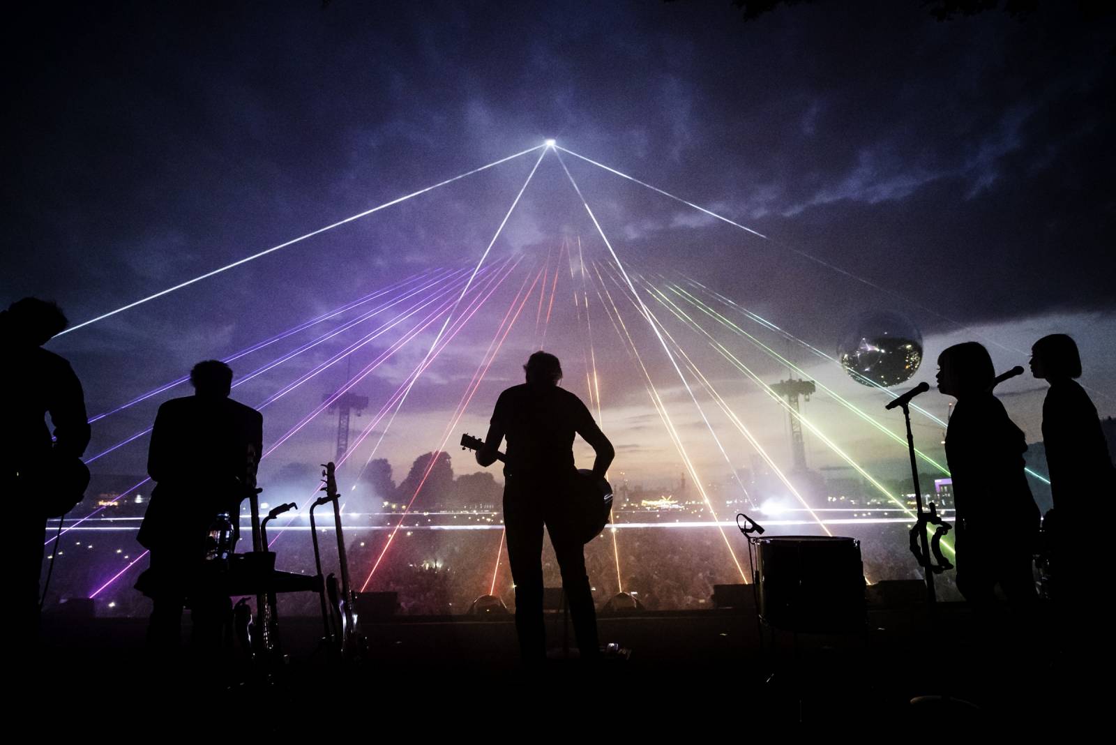Roger Waters ovládne česká kina. Snímek Us + Them připomene jeho velkolepé turné