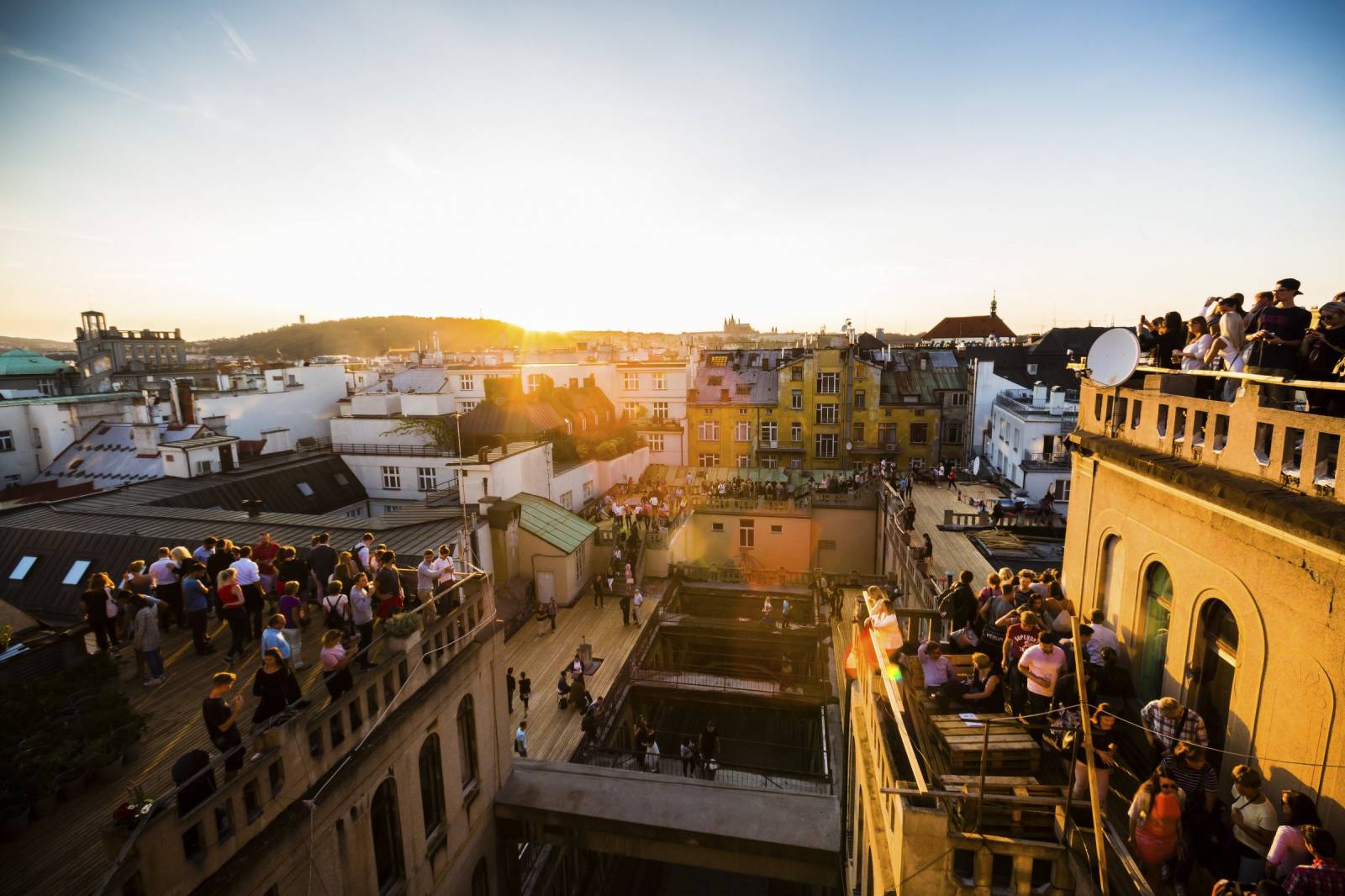 Avishai Cohen míří do Prahy. Na střeše Lucerny odehraje koncert pro 250 lidí