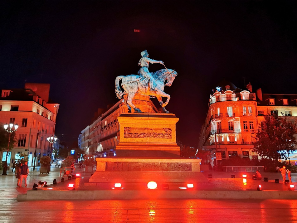 ROXY se připojí ke globálnímu protestu #WeMakeEvents, nasvícením fasády bude bojovat za kulturní sektor