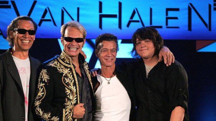 Zemřel kytarista Eddie Van Halen, legenda hardrocku