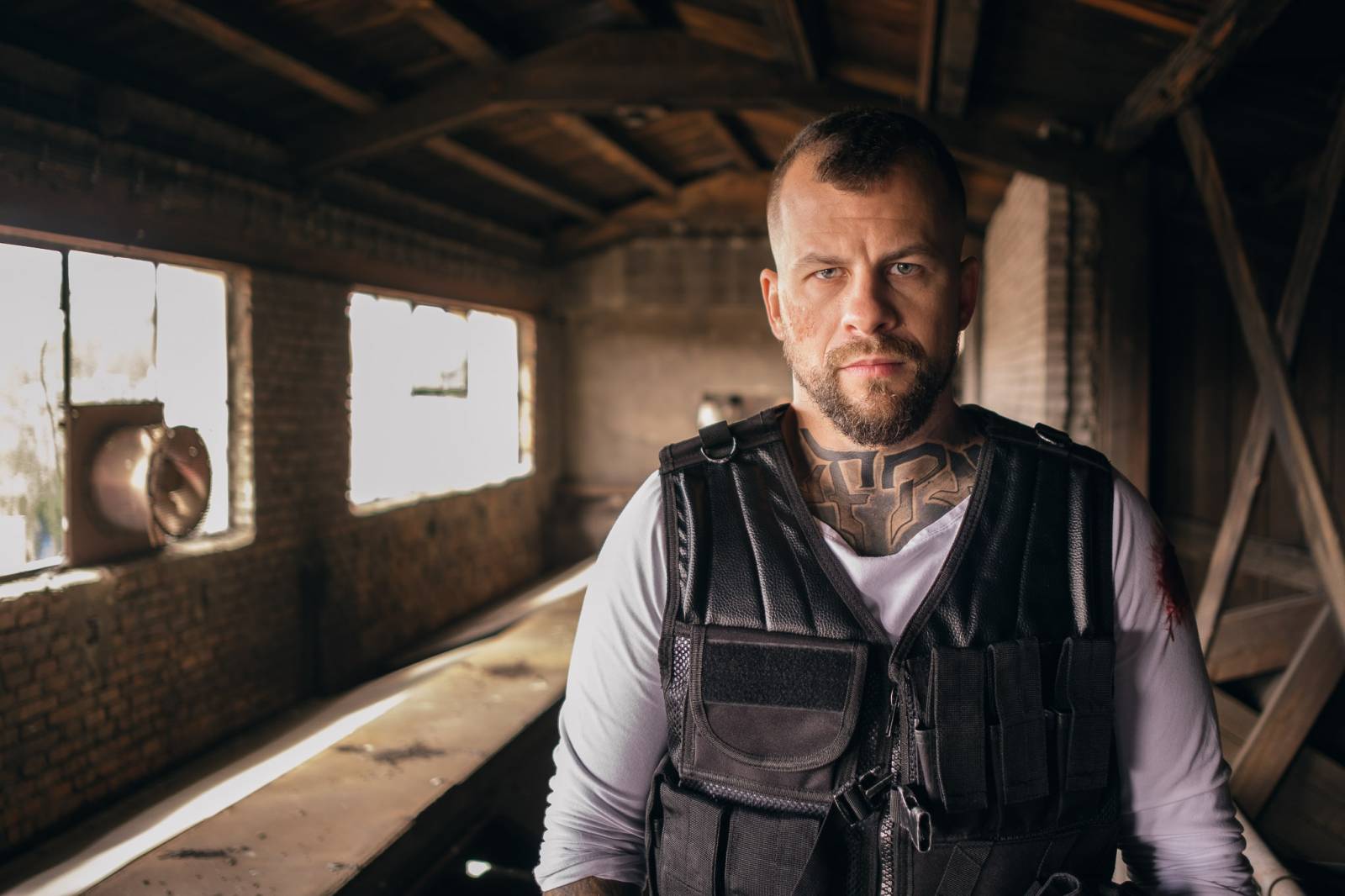 Marpo jako akční hrdina. V novém tracku mu hostuje Hard Target