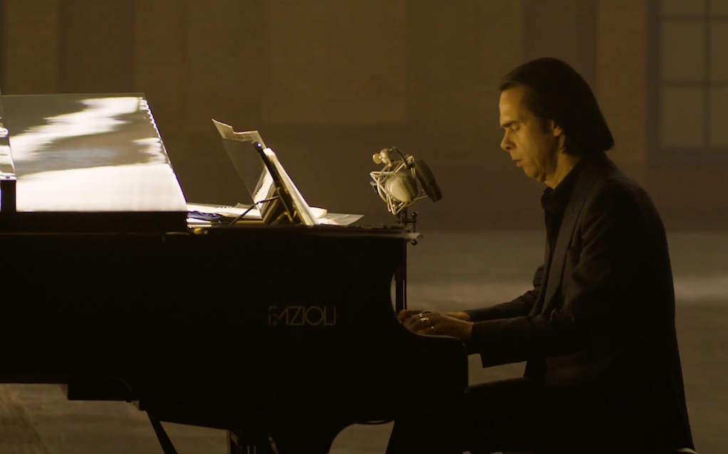 Nick Cave se postavil za The Pogues. BBC se nelíbí vulgarismy ikonického vánočního hitu a změnilo text Fairytale Of New York 