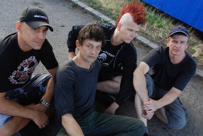 Sto kapel a šest hodin hudby, vyšla výjimečná benefiční kompilace pro organizaci SANANIM