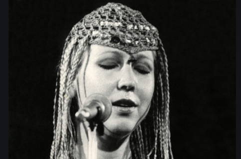 Zemřela zpěvačka a perkusistka Mirka Křivánková, podílela se na hudbě k seriálu Bakaláři