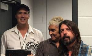 Nirvana ve vegetativním stavu. Dave Grohl, Krist Novoselic a Pat Smear čas od času hrají Cobainovy písně
