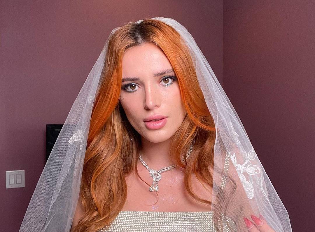 BIZÁR TÝDNE: Bella Thorne si do lechtivého klipu pozvala herečku z filmů pro dospělé