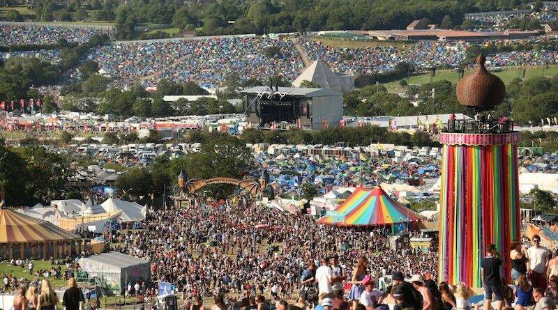 „Příští ročník Glastonbury bude nejlepší ze všech,“ slibuje pořadatelka Emily Eavis