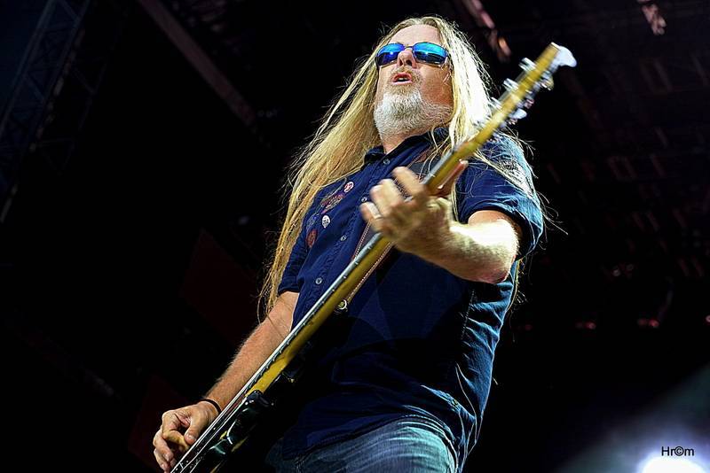 Kabát vyráží na turné Cirkus Kabát, původní šňůru opět překládá