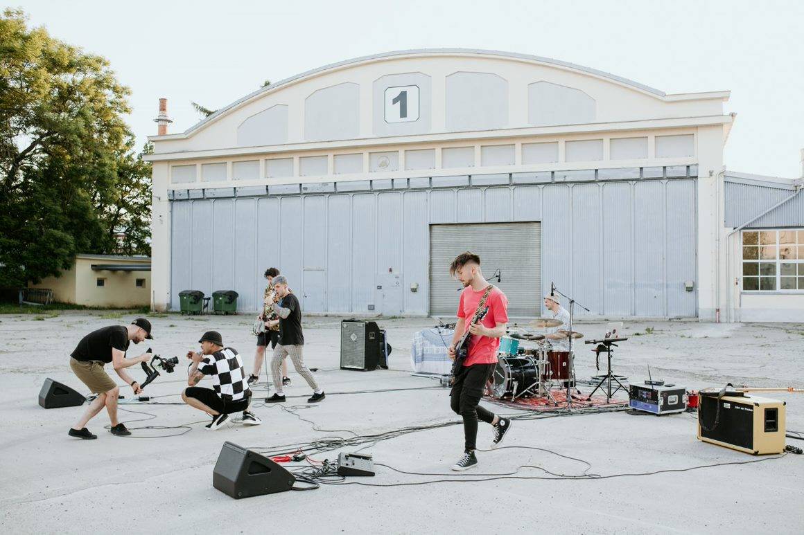 John Wolfhooker vzdali poctu Limp Bizkit, sekundoval jim Ben Cristovao