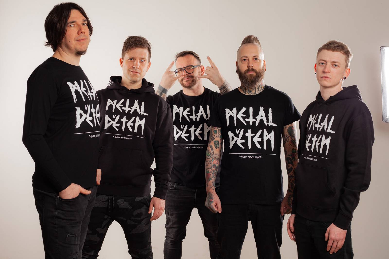 Metaloví Cocotte Minute se chystají přepsat dějiny českého folku, berou do ruky španělky a vyrážejí na akustické turné