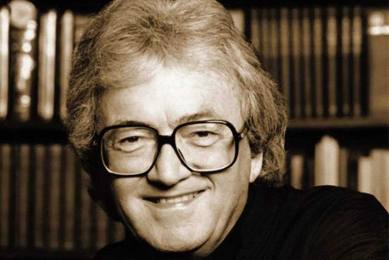 Zemřel držitel Grammy Leslie Bricusse, spoluautor písní k bondovkám a Supermanovi