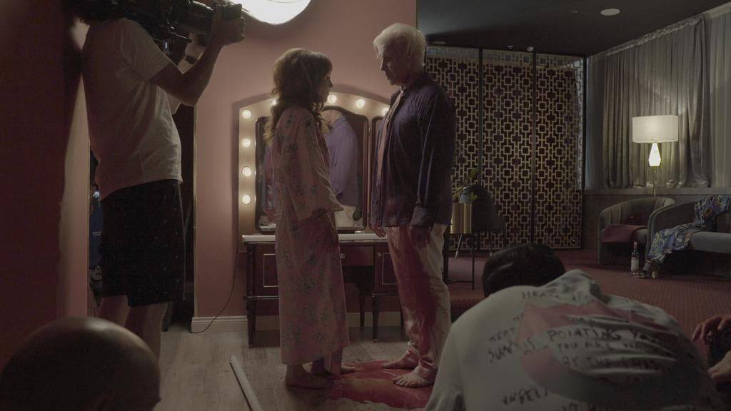 Till Lindemann nahrál duet s francouzskou zpěvačkou Zaz, doprovází ho morbidní video