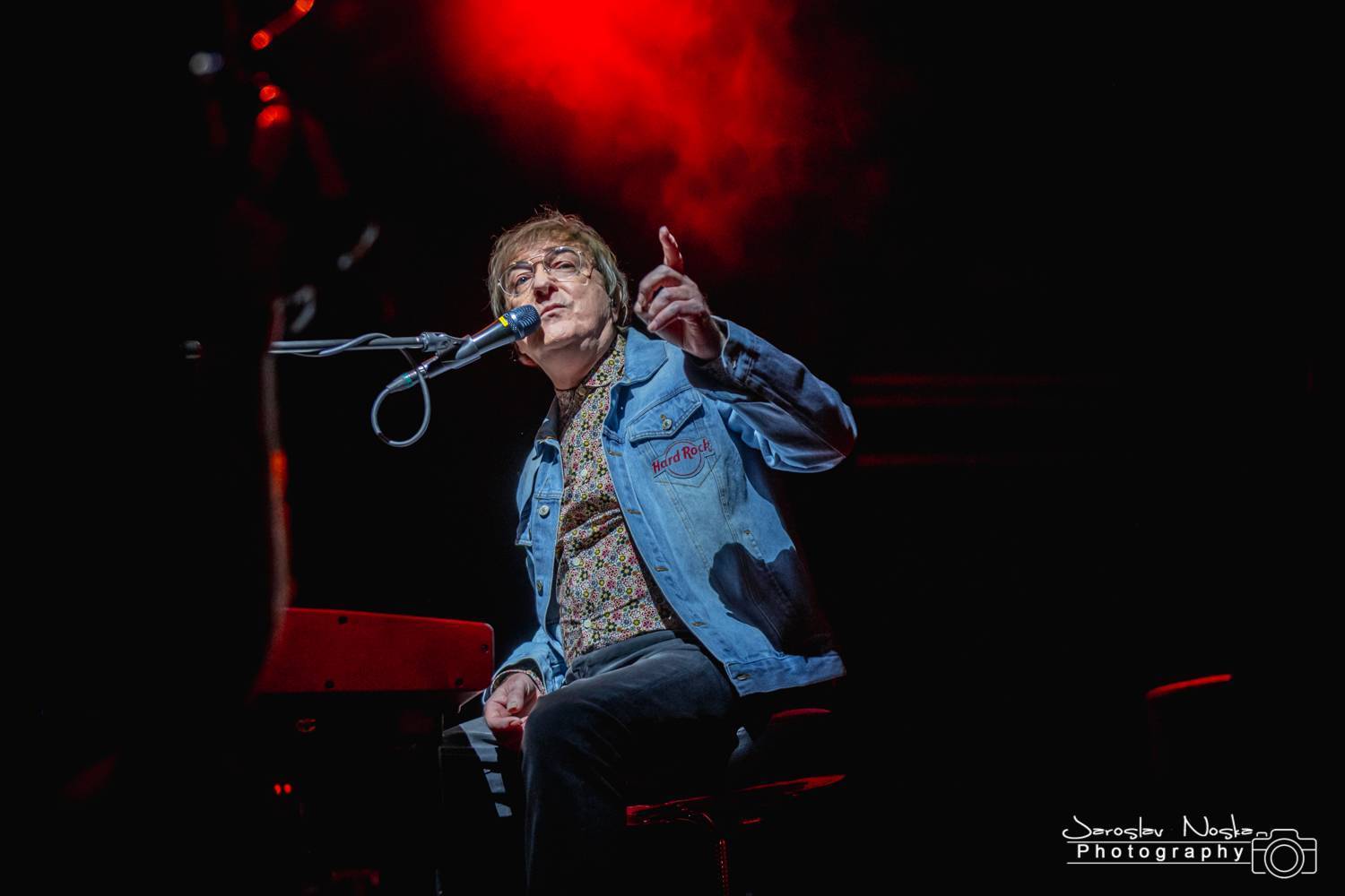 Zemřel Miro Žbirka, působil v kapelách Modus nebo Limit a vzhlížel k Beatles