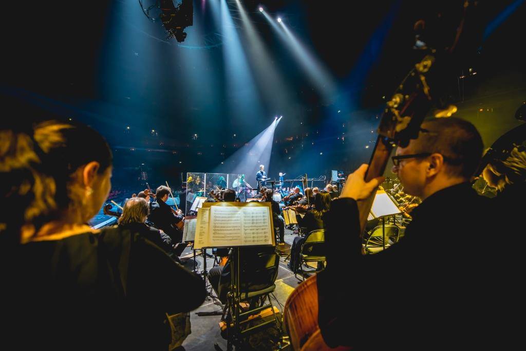 Pražský výběr míří do kin, filmem Symphony Bizarre zavzpomíná na koncert v O2 areně
