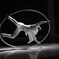 Turné glorchestra doprovodí se svojí akrobatickou show Losers Cirque Company
