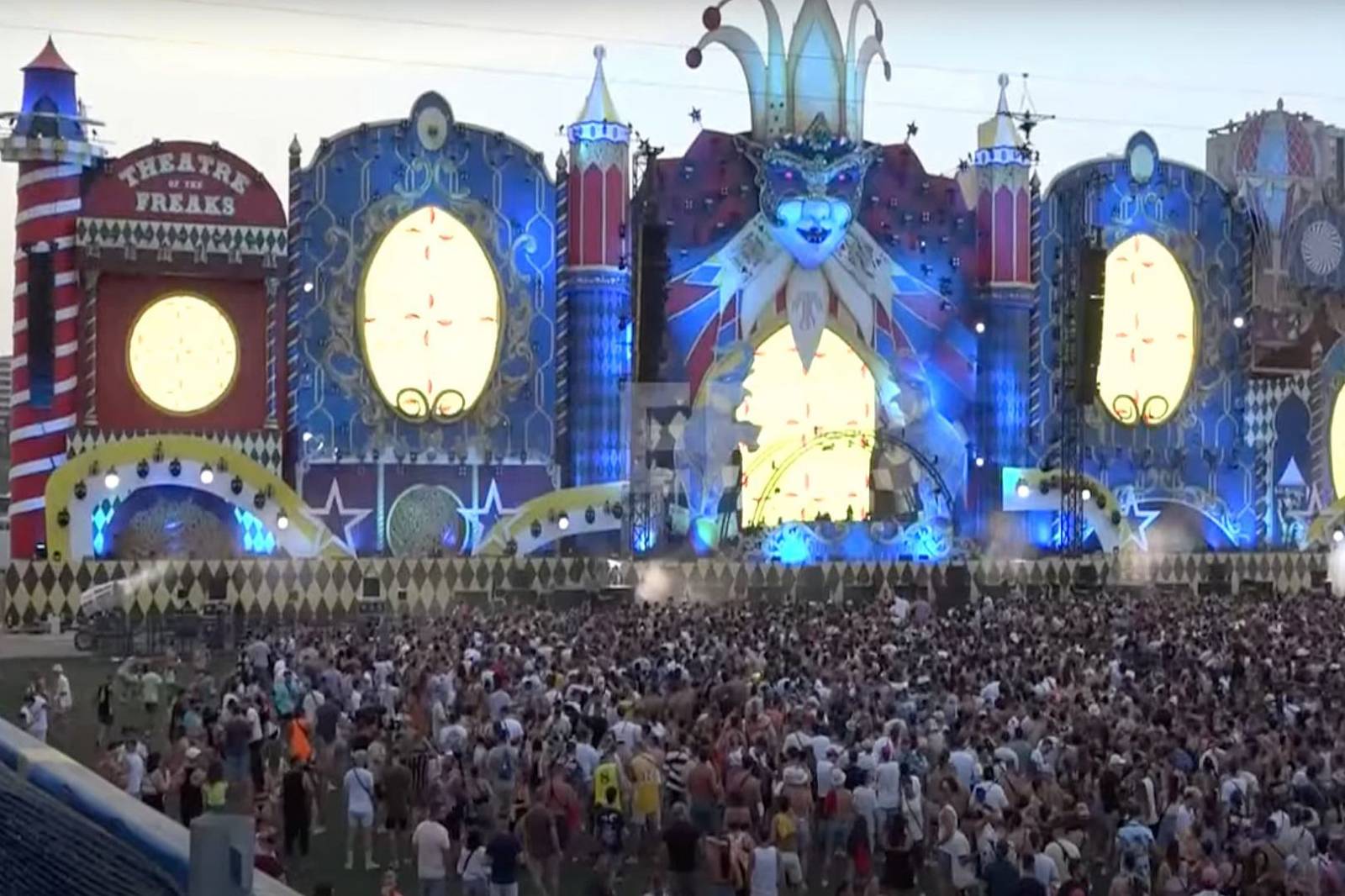 Ve Španělsku spadlo pódium, 17 lidí se zranilo, jeden člověk zemřel