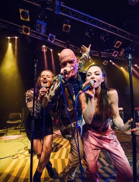 Freak Power míří v čele s Ashley Slaterem do Rock Café, předskokany budou Dreddy Seppsama