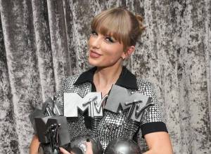 Evropským hudebním cenám MTV vévodila Taylor Swift, sošky si odnesli i Harry Styles, MUSE nebo Sam Smith