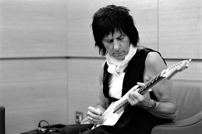 Zemřel legendární kytarista Jeff Beck, nakazil se meningitidou
