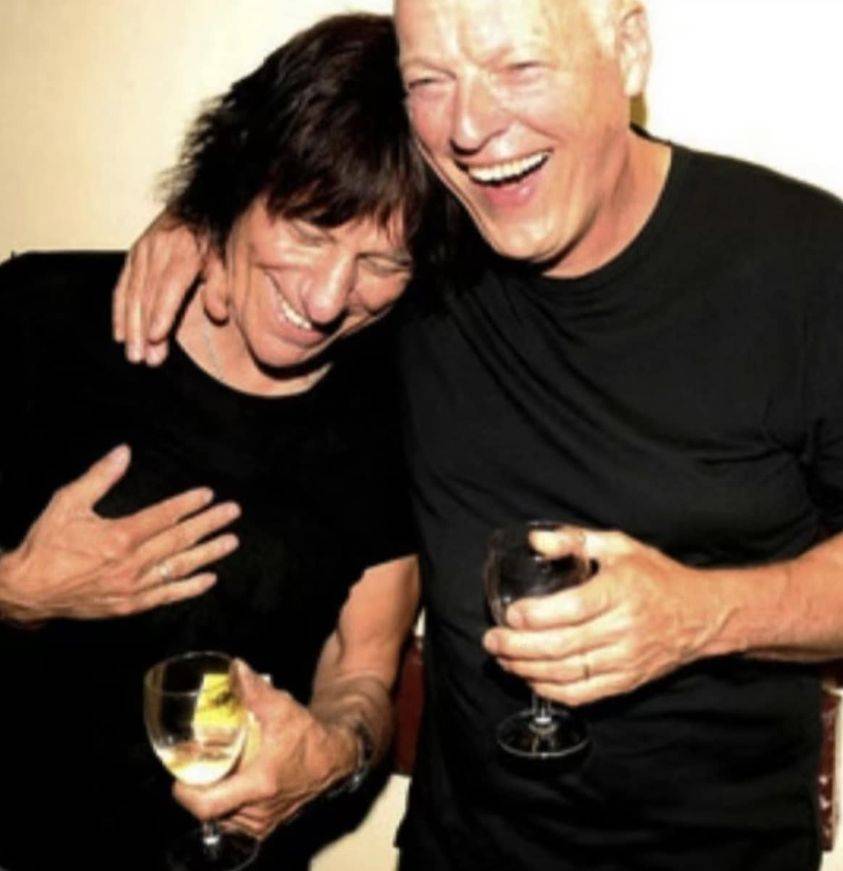 Zemřel legendární kytarista Jeff Beck, nakazil se meningitidou