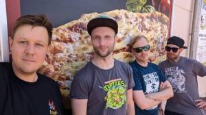 Punkrockový dvojboj: Do pražského Rock Café dorazí němečtí Straightline a švédští Sir Reg
